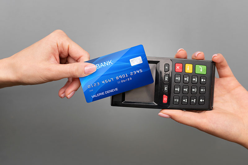 ¿Cómo reclamar la tarjeta revolving de Caixabank?